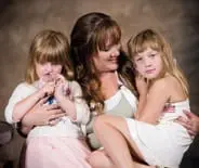 Elisha and her two daughters. Not even the $20,000 prize made her change her mind: her friend deserved it better.